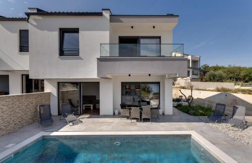 Villa Rosemary -semi-detached villa with a pool and a panoramic view, close to a sandy beach - by TRAVELER tourist agency Krk - Foto 1