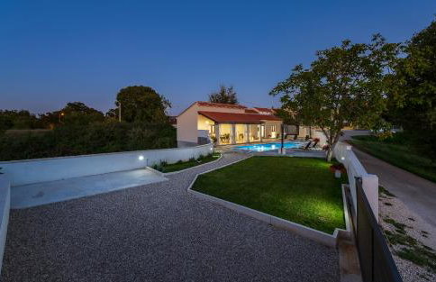 Villa Desapemani with heated pool - Photo 33