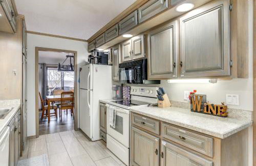 Spacious Holiday Island Escape with Deck and Gas Grill - Foto 7