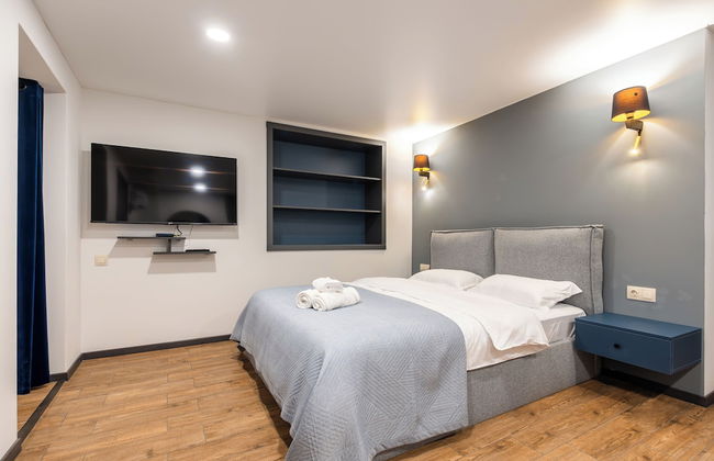 Stones Throw Apartments - Photo 2