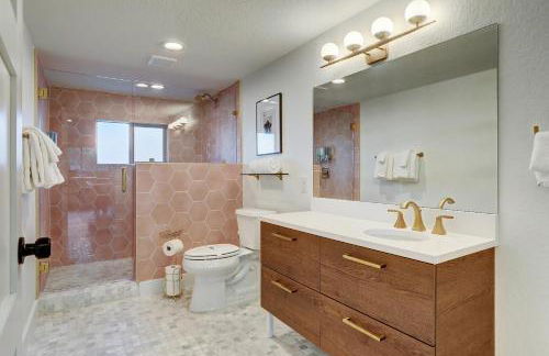 Bachelor/Bachelorette Mansion In the Heart of ATX - Photo 10