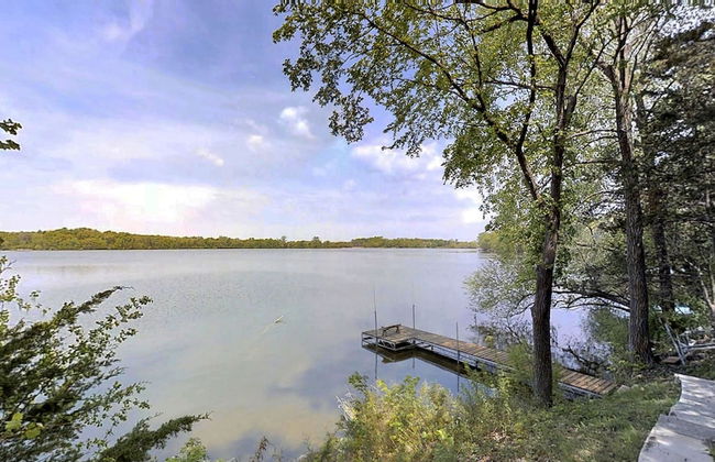 Lakefront Hideaway - Foto 27