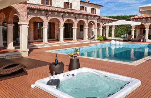 Villa Carolus-Luxurious Istrian Villa - Photo 2