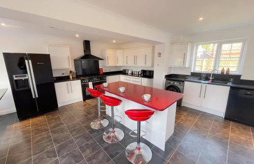 Opulent 5 bedroom Retreat with Hot tub and Entertainment - Foto 3