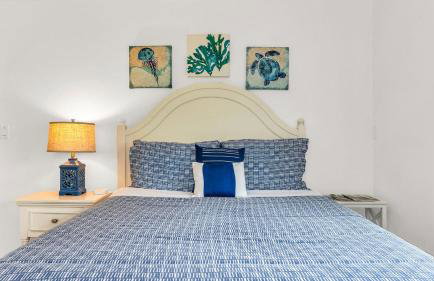 Juno Beach Seaside Escape I Steps from the Ocean! - Foto 17