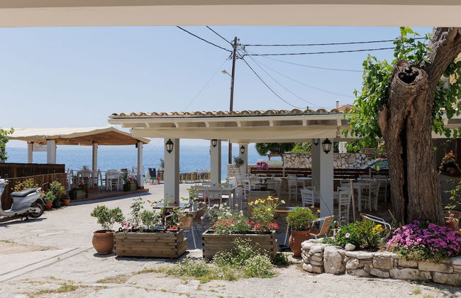 Salt and Sun Apartments by Konnect, Kaminaki Beach - Foto 28