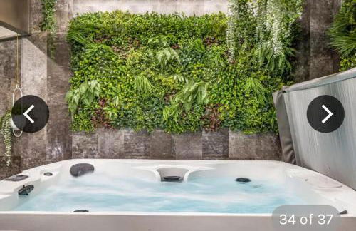 Ivy House, 6-beds, Sleeps 19 With Hot Tub - Foto 1