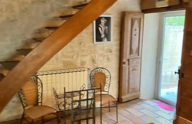 La maison sur la place dans Aigues Mortes - Foto 47