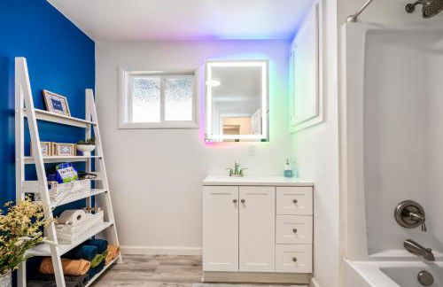 Fresh & Comfy House with Hot Tub, Pool Table, & BBQ - Foto 42