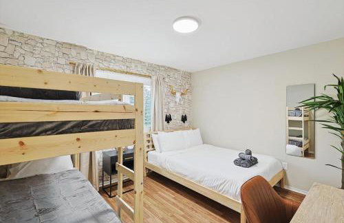 Luxury 5BR Getaway w Pool Hot Tub & Cinema - Foto 31