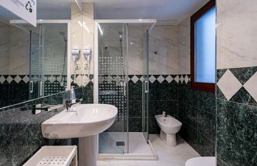 Tranquilo, céntrico y luminoso - Photo 15