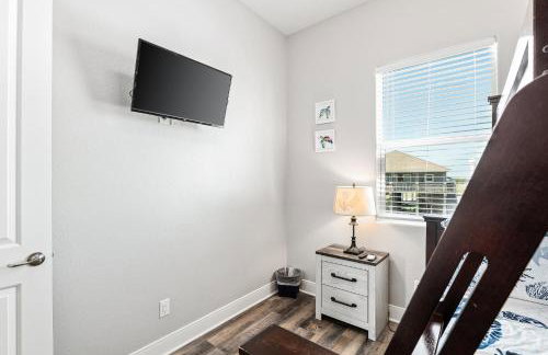 Stylish 4BR Crystal Beach Retreat Walk to Beach - Foto 32