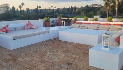 Charming Villa with Pool & Scenic Garden - Foto 4