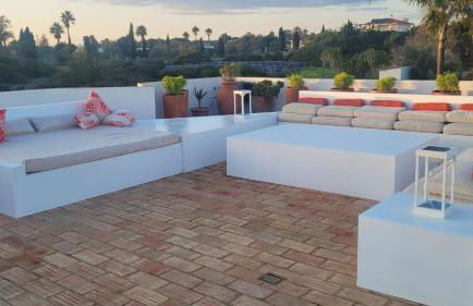 Charming Villa with Pool & Scenic Garden - Foto 4