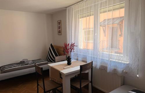 ARCOS Apartment - Geräumige 3-Zimmer-Wohnung mit 8 Einzelbetten - Perfekt für Familien, Gruppen oder Monteure - Foto 5