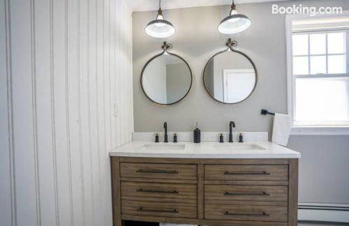 AC 6BR2BA Quiet Island House Near Casinos - Foto 15