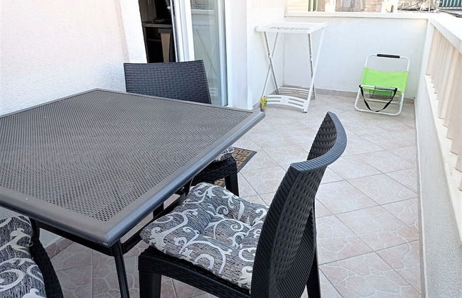 Sea-view Apartment - Sleeps 4, Parking & Balcony - Foto 28