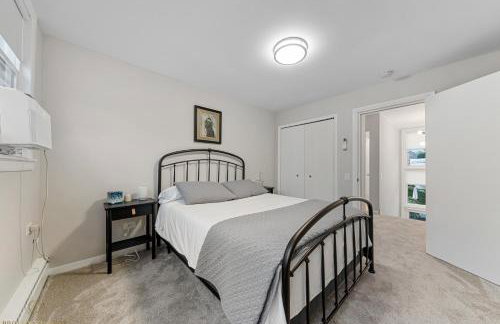 Northside FAMLYNEST Lincoln Sq 4BR 2BA 2P Rare find - Photo 9