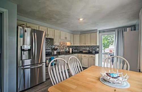 Walk to Haigis Beach Cape Cod Retreat with Deck! - Foto 8