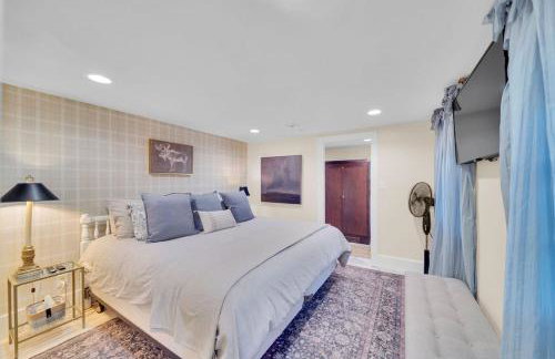 Fully Restored cottage, AMAZING game room, hot tub - Foto 25