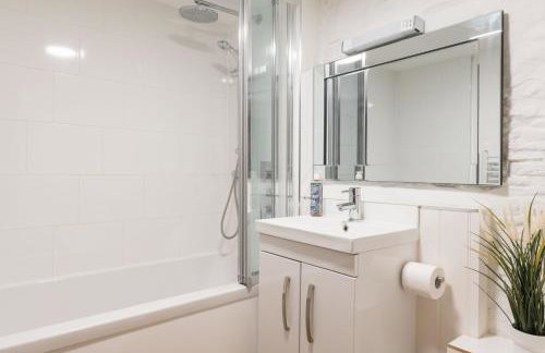 Charming Stone Cottage - Cotswolds Farm Stay - The Bullpen - Photo 20