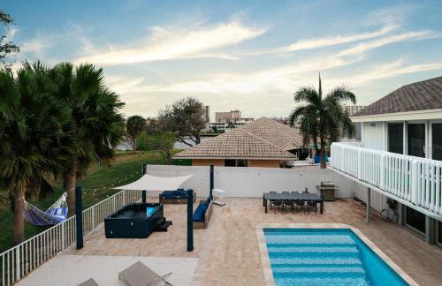 Beachfront Oasis w Htd Pool Cinema Game-Room Tiki - Foto 48