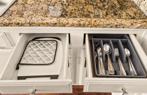 Serene SoCo Escape, Walk to Cafes and Free Parking - Photo 38