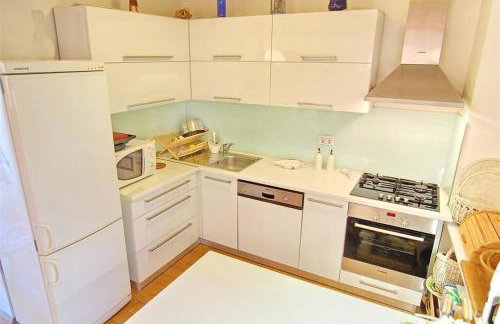 Waterfront stone house in city center - Photo 8