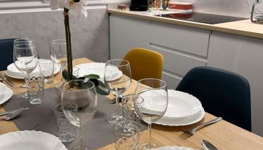 PARIS-MONTROUGE Magnifique Appartement 2 pièce de 56m2 - très cosy pour 1 à 6 personnes refait à neuf - ENTIRE APARTMENT LUXIRIOUS AND WARM - Montrouge Paris 14ème - Proche Aéroport Orly & Parc Expositions Porte de Versailles FREE WIFI GRATUIT - Foto 2