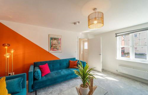 Charming 4 Bedroom House for 8 - Family Friendly - Fast WiFi - Parking - Photo 21