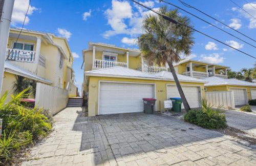 Just Beachy - 5 Bedroom Beach Front Home! Sleeps 20 Home by RedAwning - Foto 91