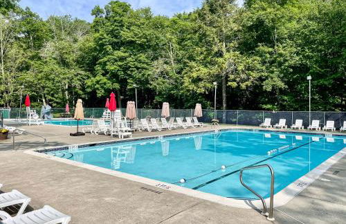 Luxurious Poconos Retreat - Hot Tub, Sauna, Games - Foto 49