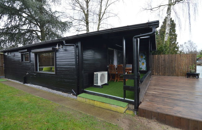 Modern Waterfront Chalet - Photo 25