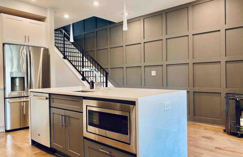 Luxe Penthouse with Private Parking & Rooftop w TV - Foto 4