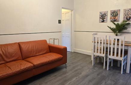 Spacious Entire House with Free Parking Perfect for Relocators Contractors and Long Term Stays - Photo 10