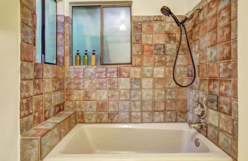 Picturesque Cabin Hot Tub - Foto 26