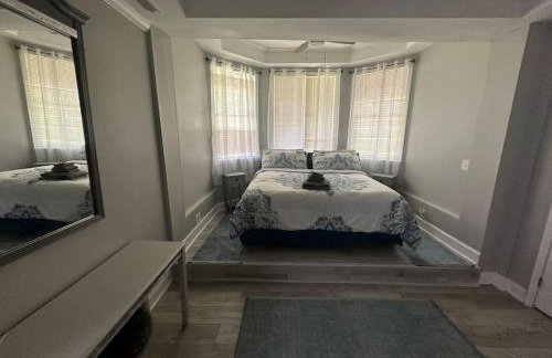 Roomy Renovated GuestHome, Desk, Yard, PetFriendly - Foto 9