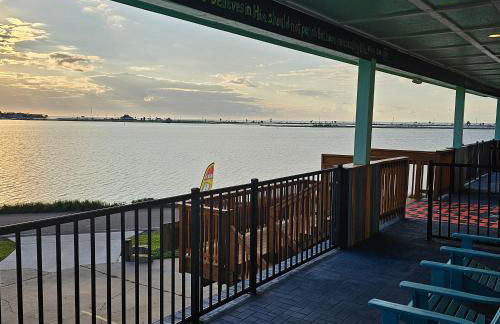 Summer's Little Bay Getaway - Photo 18