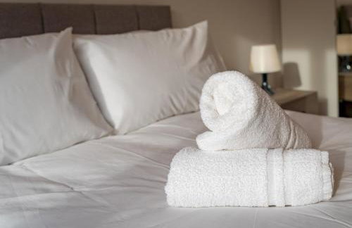 Pass the Keys Stylish 4 Bedroom Home with Parking in Borehamwood - Foto 14