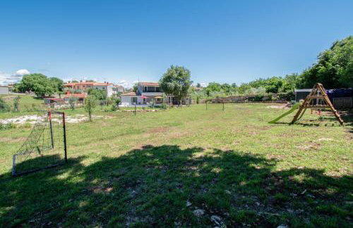 Villa Vala with a large yard near Pula - by Istrabook - Foto 17