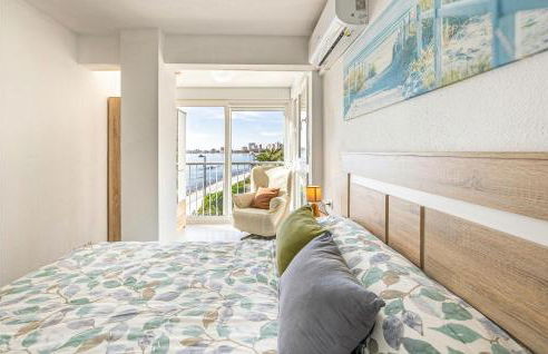 Stunning Apartment In El Campello - Photo 21