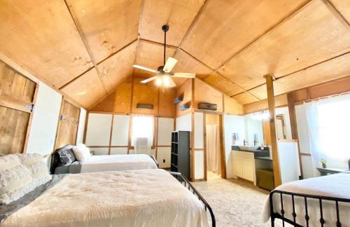 Blufftop Cabin Retreat Hot Tub and Fall Views! - Foto 23