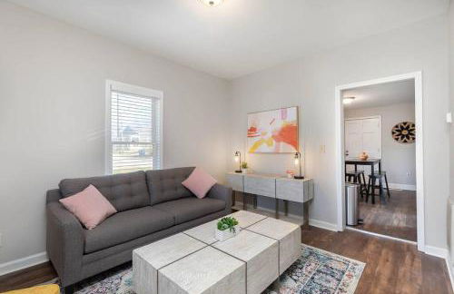 Downtown home! Walk to Bulls Stadium, DPAC & food - Foto 7