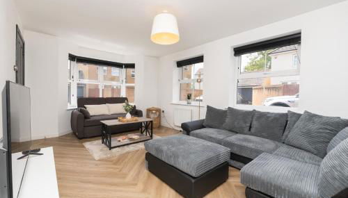 Large Modern Home, Free Parking, Families and Contractors Welcome - Foto 3