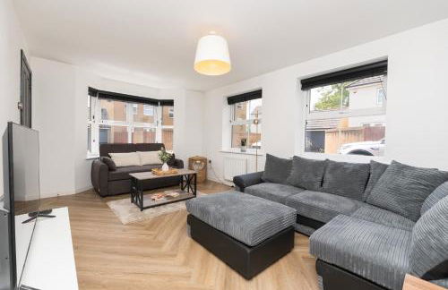 Large Modern Home, Free Parking, Families and Contractors Welcome - Foto 3