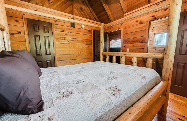 Budro's Bungalow 2 Bedroom Cabin by RedAwning - Photo 10