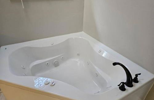 Luxury Pool with King beds Near Shops and Dining - Foto 20