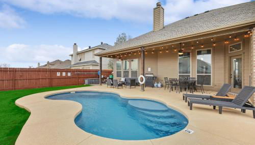 5-Bed 2-Bath with Pool & Backyard Retreat - Foto 1