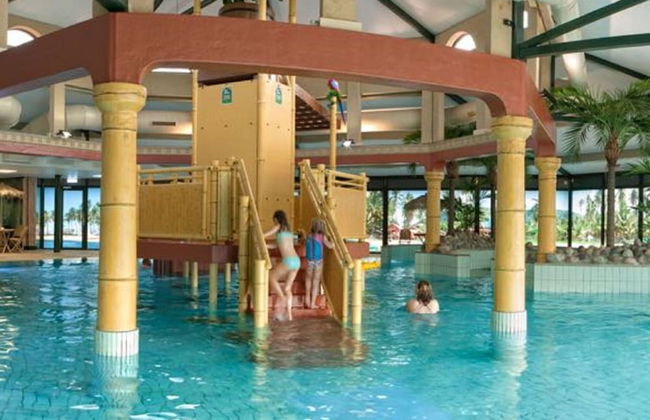 Modern Bungalow With Washer - Photo 13