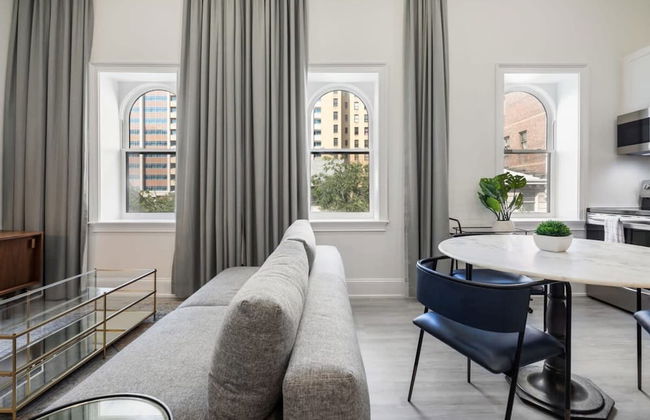 Sosuite Penthouse 1BR Apt w Arch Windows W D - Photo 4